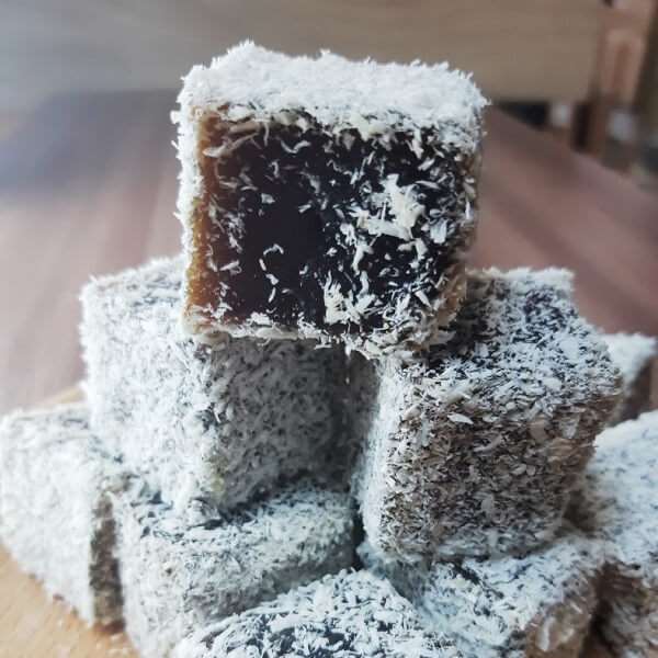 Keçiboynuzu unu (tozu) ile evde nasıl yağsız, glutensiz, şekersiz, kalorisi ve kolestrol oranı düşük lokum yapılır, tarifinde hangi malzemeler kullanılır? Keçiboynuzu İle Lokum Yapımı